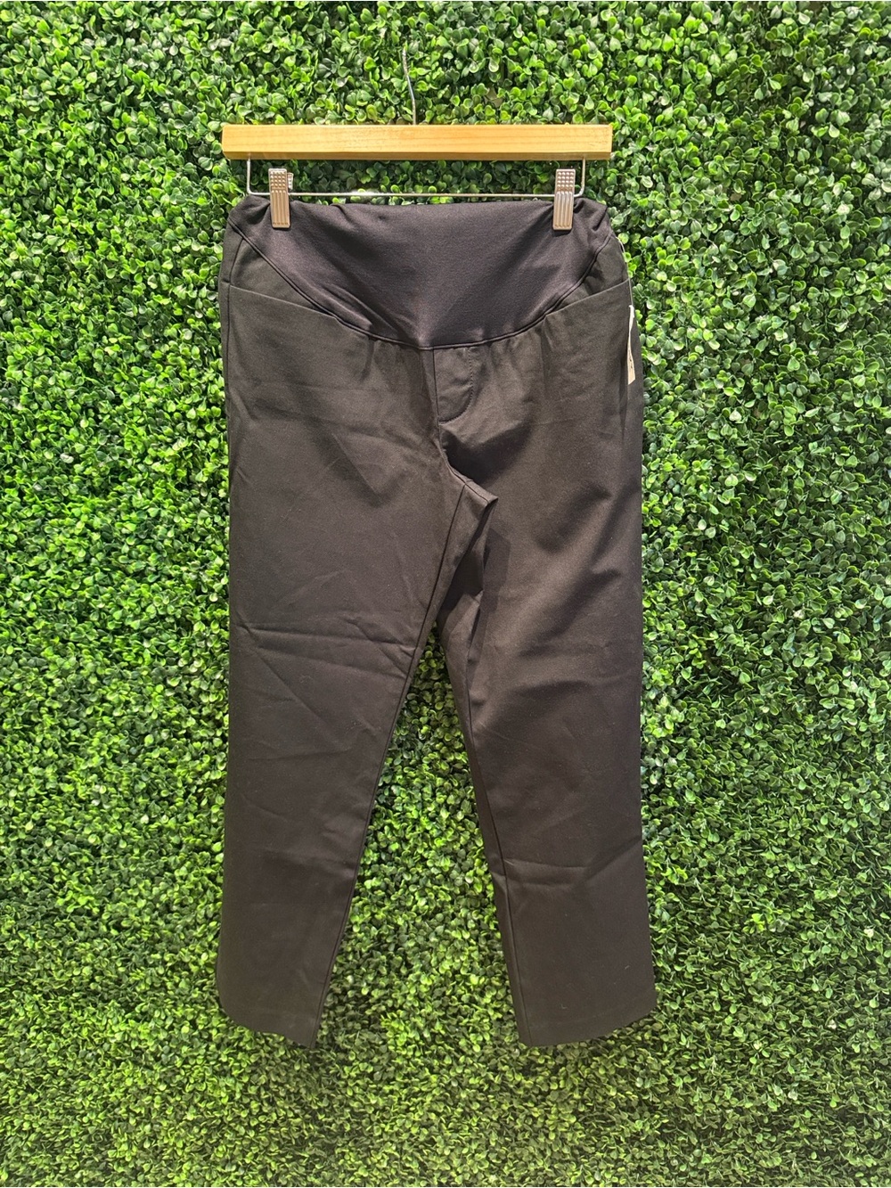 Old Navy Black Maternity Black Pixie Pants • Size 8 Maternity